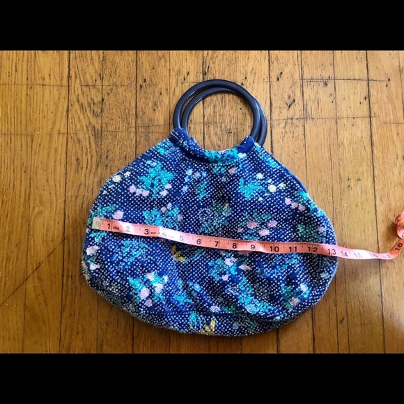 70s Vintage Beaded Bucket Bag w Round Lucite Handles - Picture 9 of 10